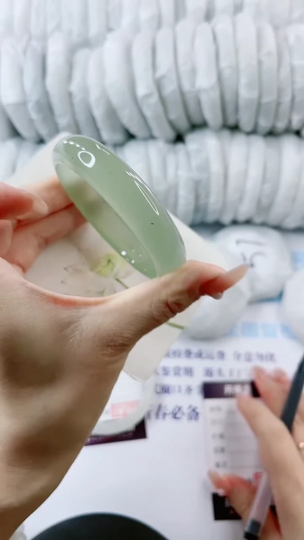 【闪购商品】石英质玉手镯未镶嵌0229825864-