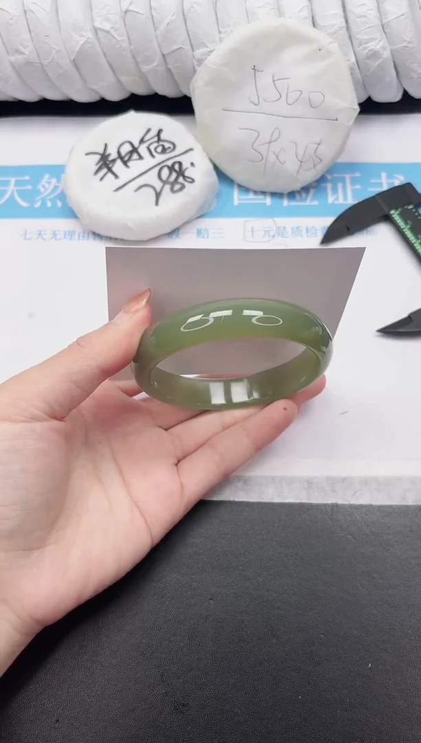 未镶嵌手镯石英质玉122-60.7HS88