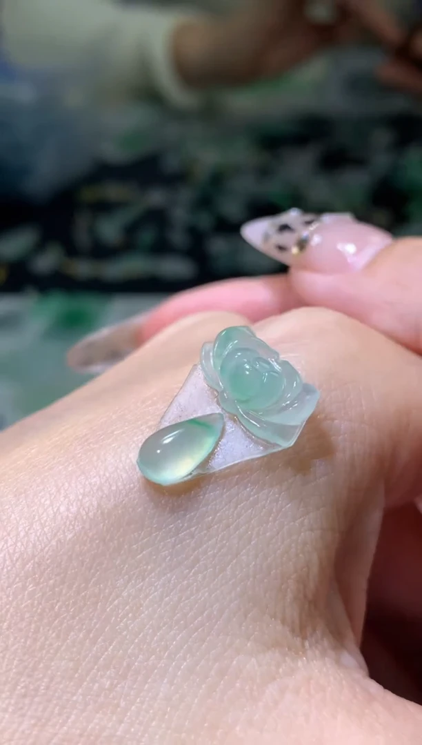 未镶嵌定制翡翠毛货  18.7-15-4.8