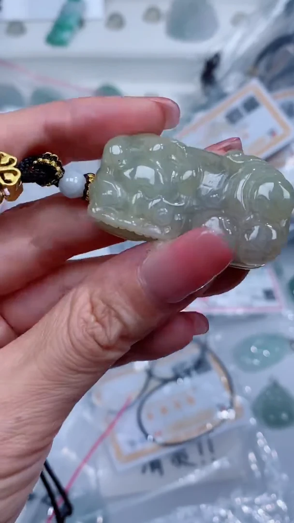 翡翠未镶嵌颈饰吊坠