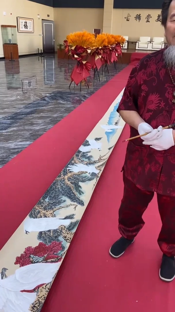 国画释天宇白松鹰图长卷