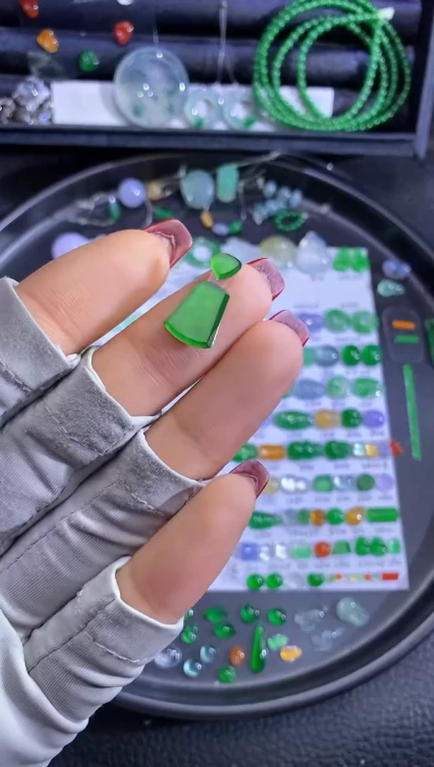 未镶嵌挂件翡翠牌