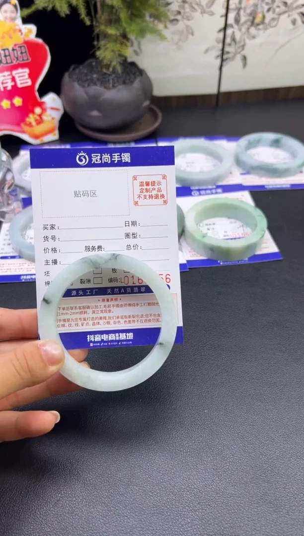 未镶嵌手镯定制翡翠向*手镯