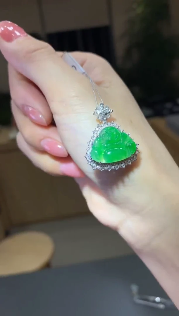 颈饰18K金镶嵌翡翠|不退不换