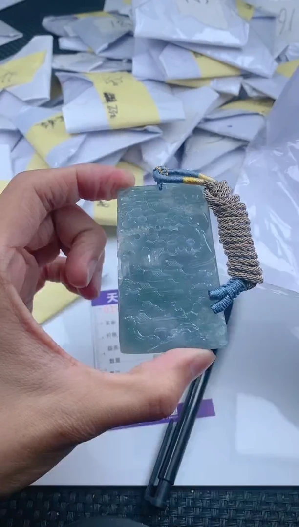 翡翠未镶嵌颈饰