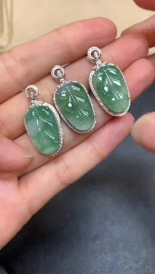 颈饰18K金镶嵌翡翠树叶【无服务费【24小时鉴赏期】多样性发其一