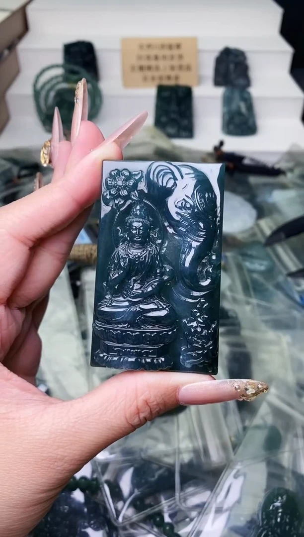 颈饰未镶嵌翡翠