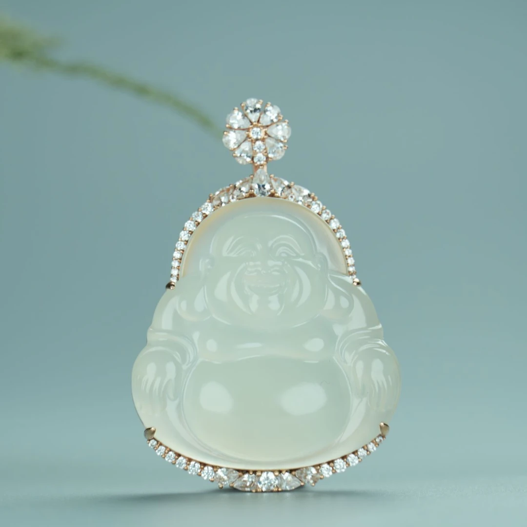 【人之初臻品】高颜值天然老坑料冰种18k金镶嵌围钻和田玉弥勒佛公