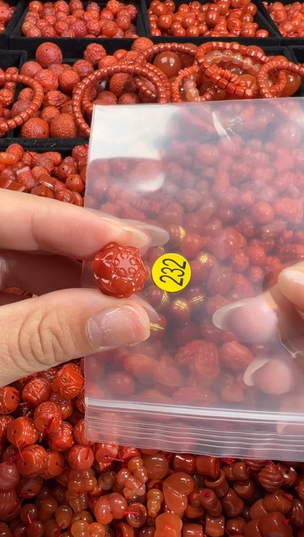 南红玛瑙未镶嵌颈饰1