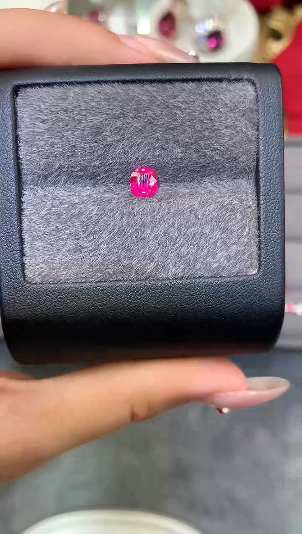 未镶嵌裸石定制尖晶石枕型 超强绝地武士 0.83ct