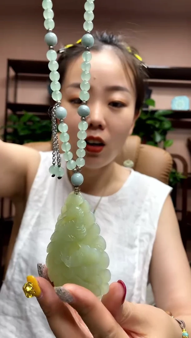 岫玉未镶嵌吊坠·