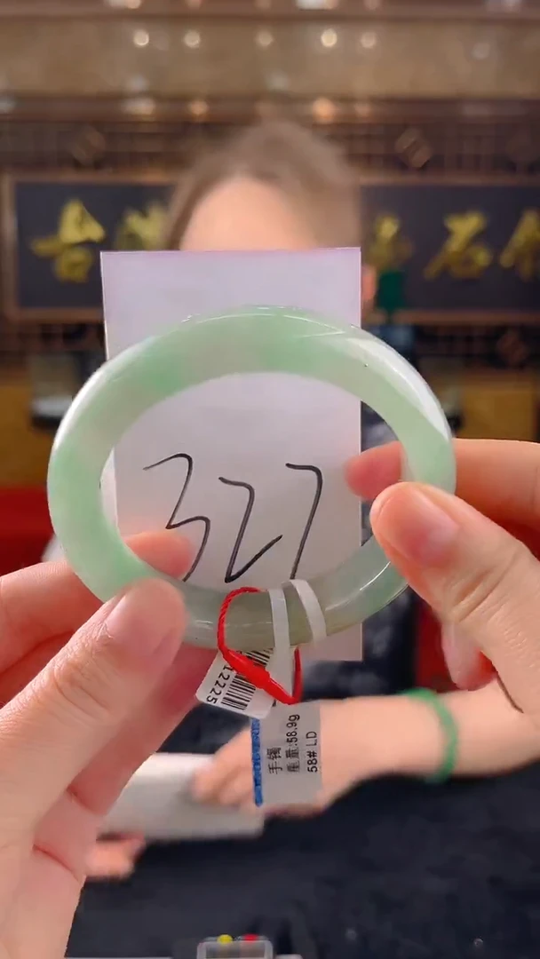 未镶嵌手镯石英质玉（非洲翠）微瑕介意勿拍