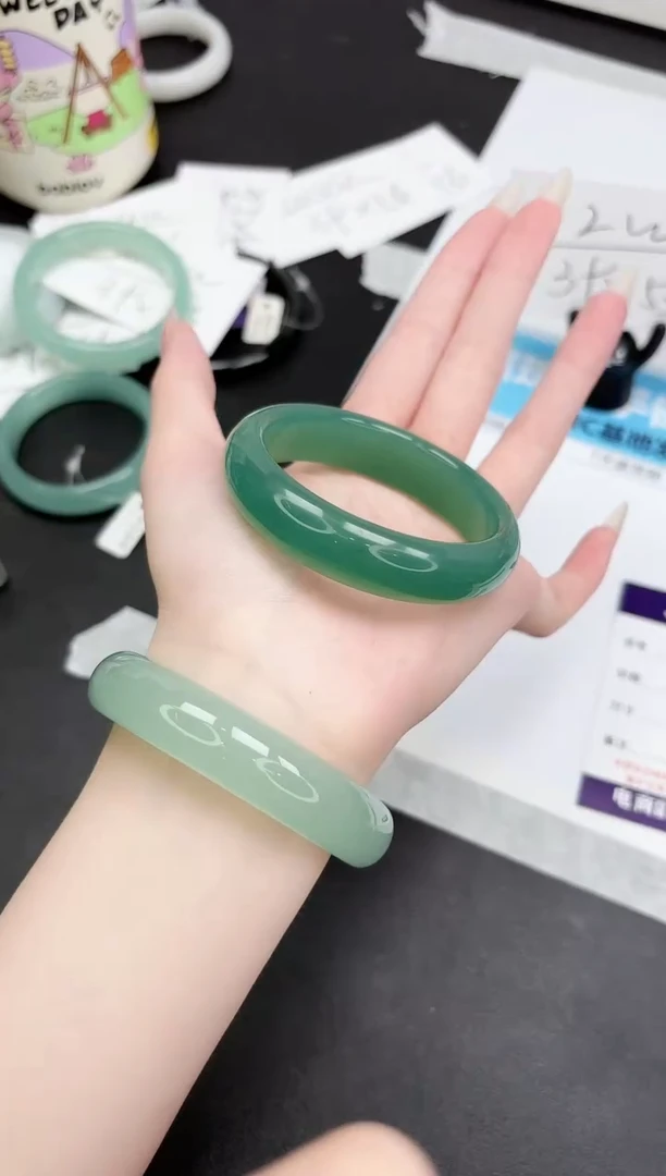 石英质玉手镯未镶嵌135-55.3