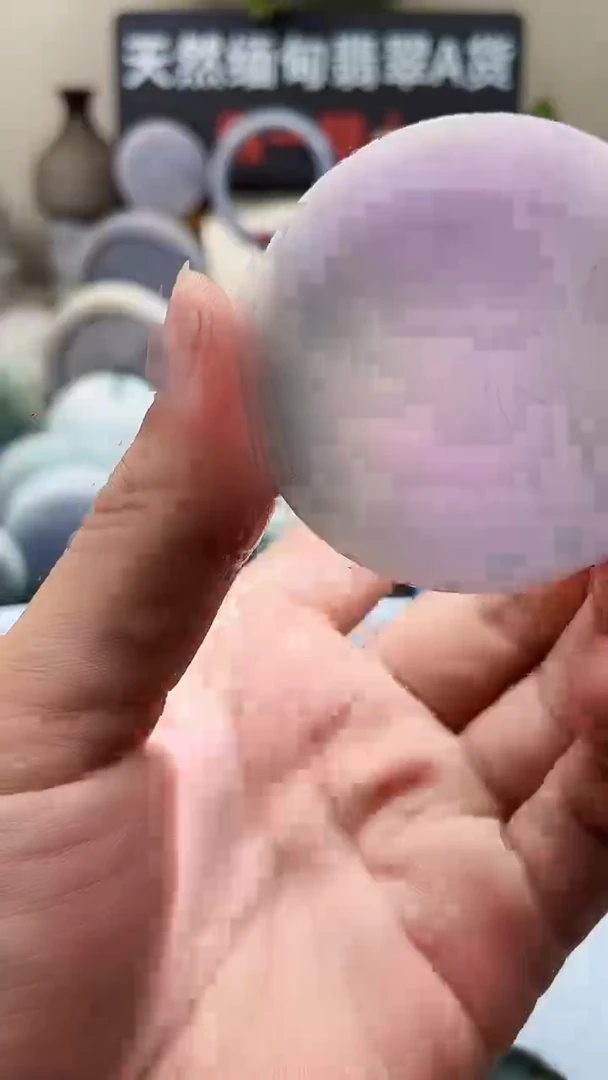 翡翠挂件未镶嵌翡翠