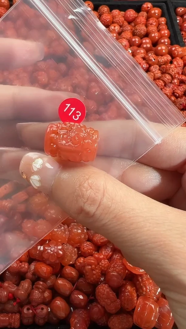 颈饰未镶嵌南红玛瑙1