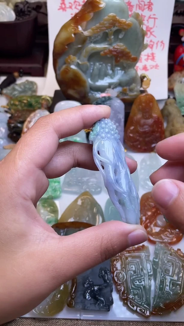 颈饰未镶嵌翡翠人参