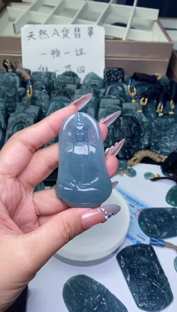 颈饰未镶嵌翡翠
