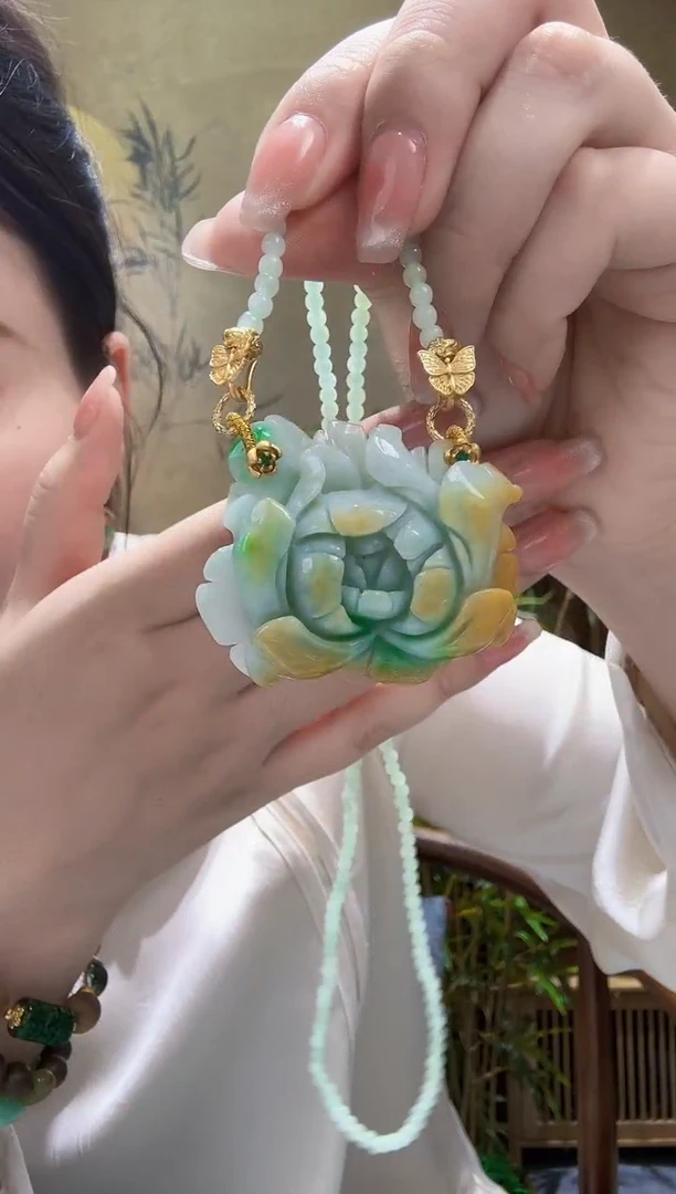 翡翠未镶嵌颈饰吊坠