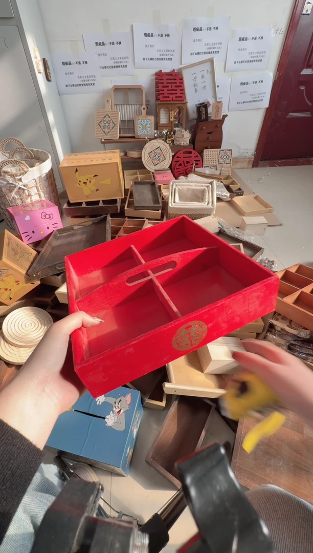 红色手提四宫格微瑕拍下不退不换无售后