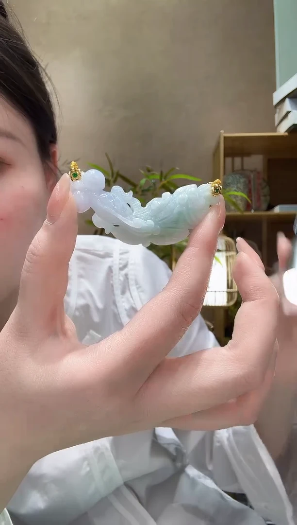 翡翠未镶嵌颈饰吊坠