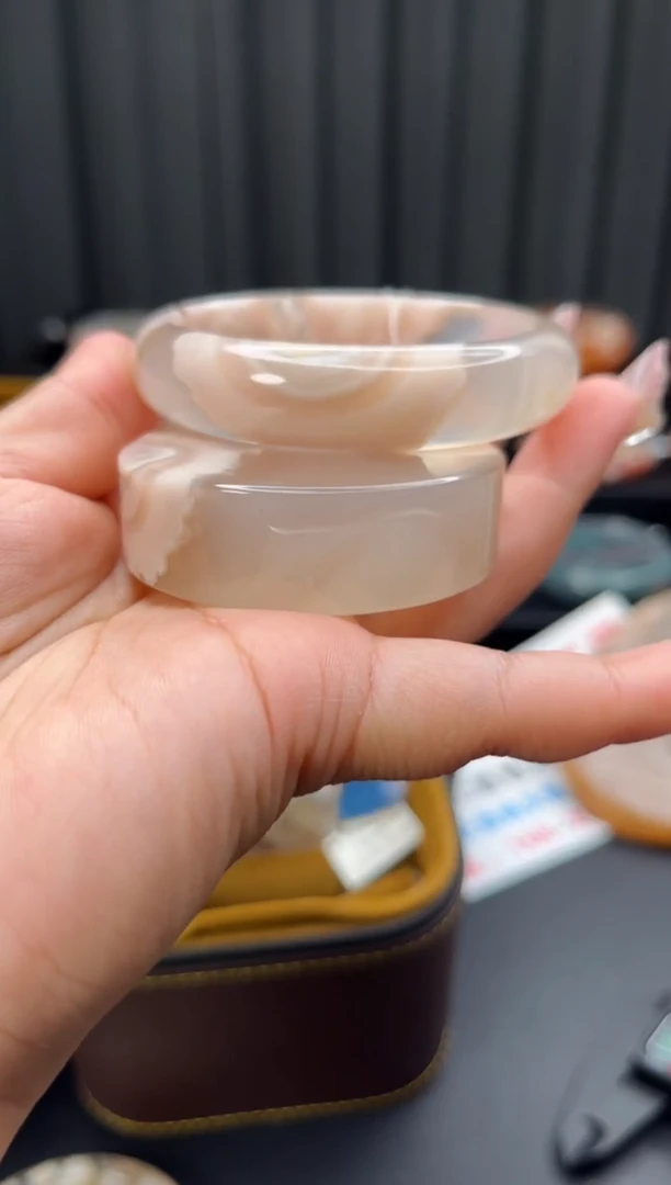 石英质玉手镯未镶嵌赠送镯心（圈口56