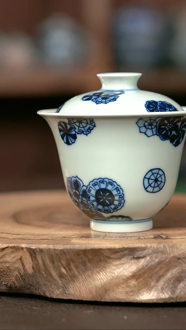 手绘手绘高温现代瓷  气  枢府釉皮球花高足130cc