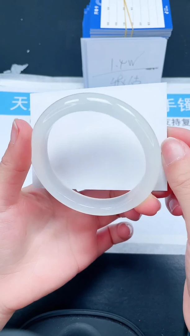 【闪购商品】石英质玉手镯未镶嵌186-61.5