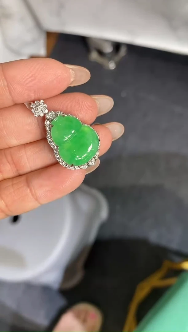 吊坠(不含链)18K金镶嵌翡翠葫芦