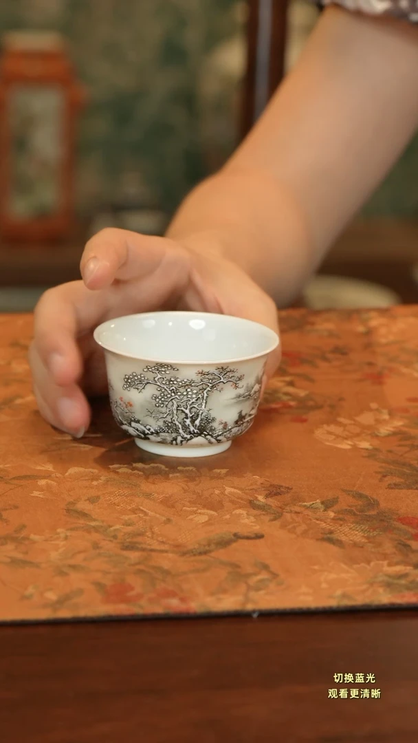 手绘墨彩粉彩结合工艺雪景主人杯