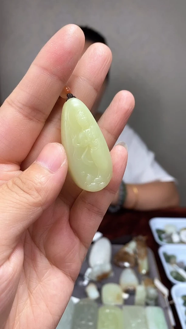 和田玉未镶嵌颈饰观音