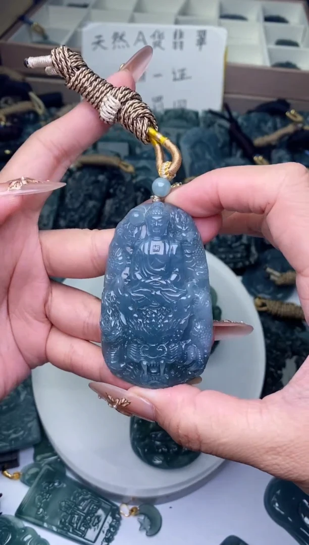 颈饰未镶嵌翡翠