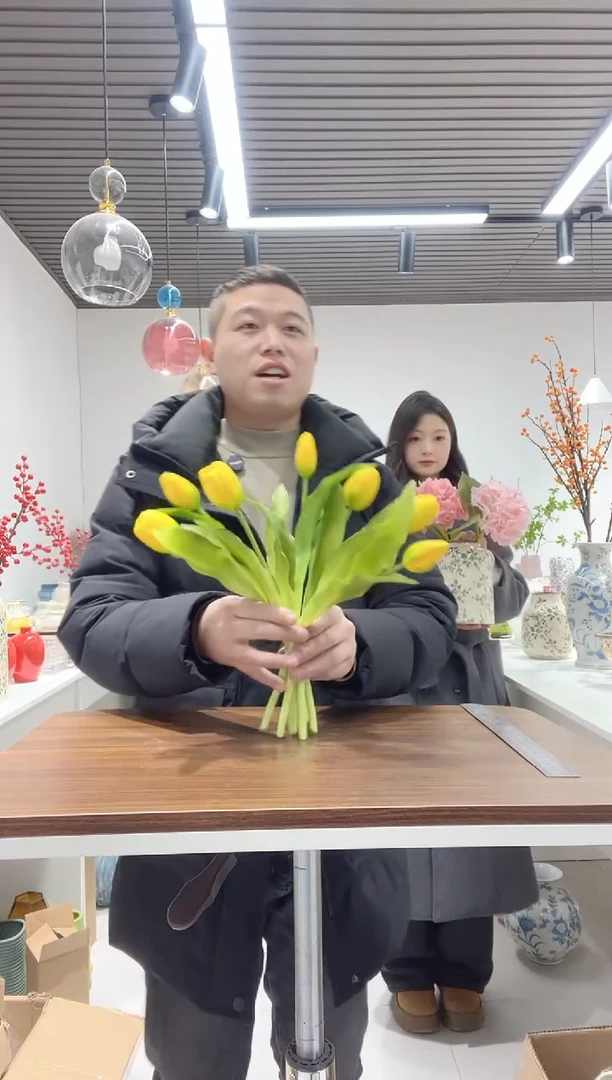 【闪购商品】塑料手感郁金香黄色7枝