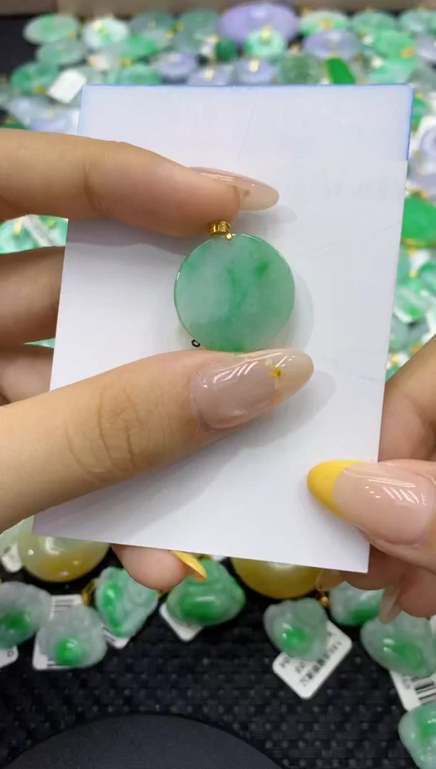 颈饰18K金镶嵌翡翠天然缅甸翡翠A货