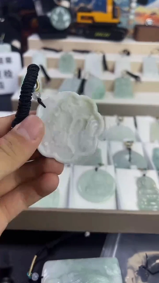 颈饰未镶嵌翡翠/8/30      122