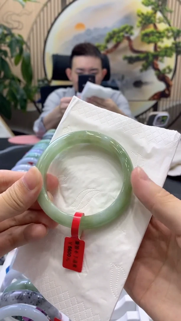 翡翠手镯未镶嵌9112