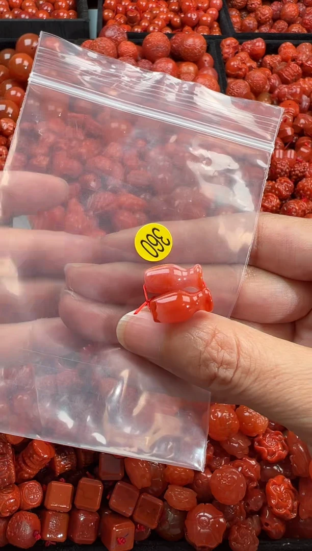 南红玛瑙未镶嵌颈饰1