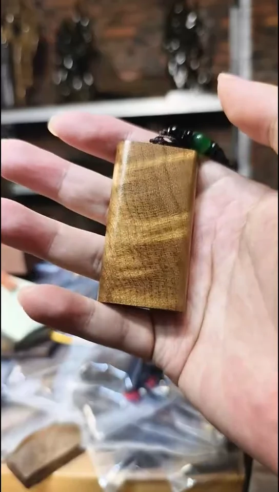 金丝楠无事牌脖挂