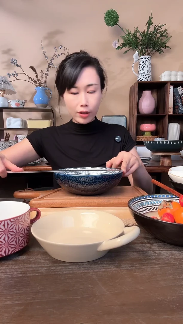 8英寸浮雕蓝花碗微瑕