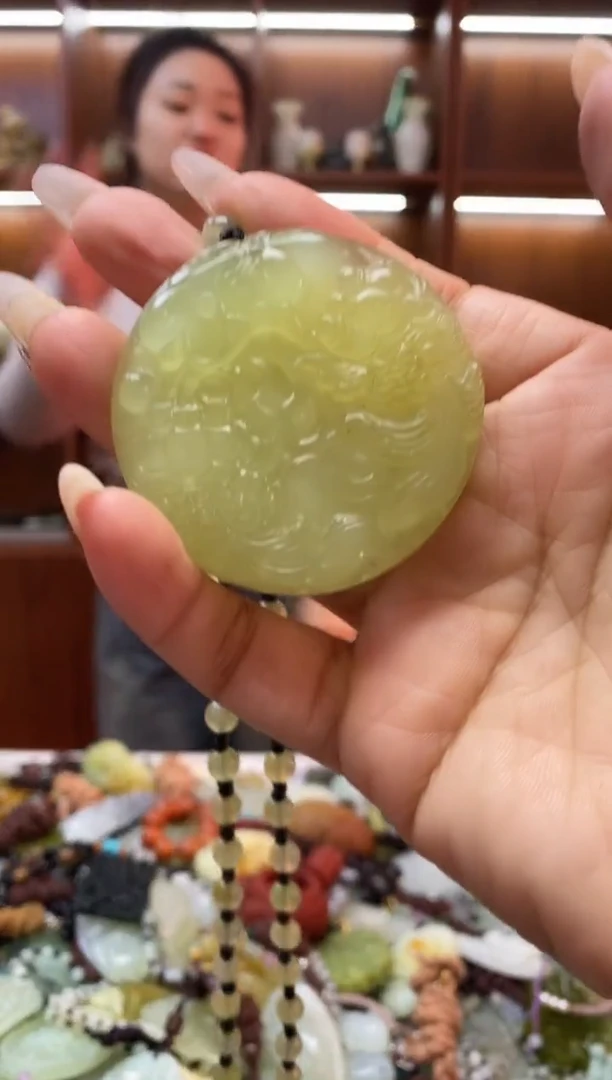 未镶嵌岫玉吊坠