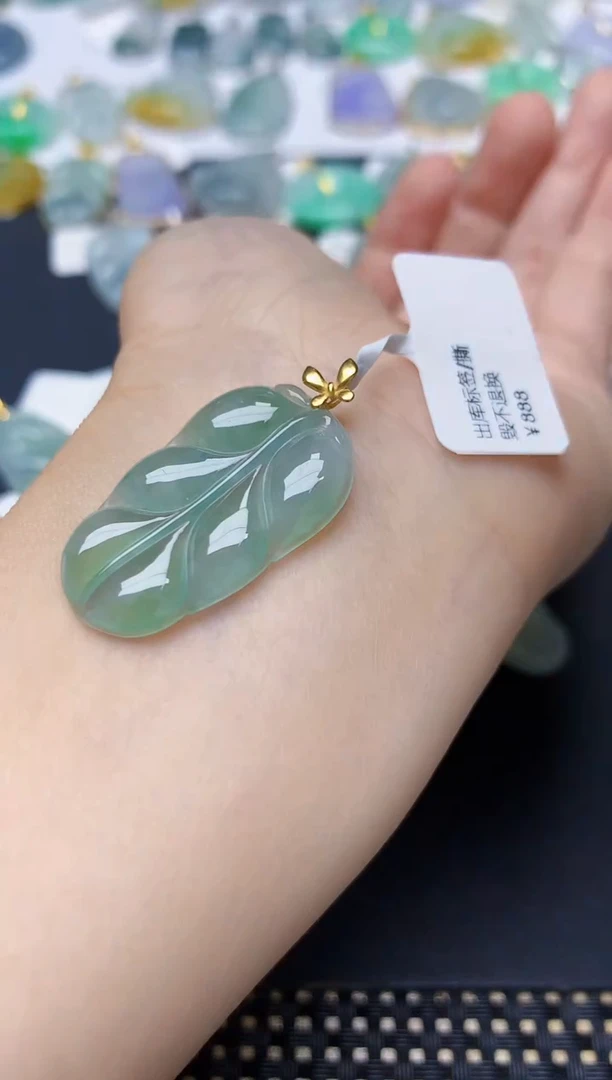 翡翠18K金镶嵌颈饰天然缅甸A货翡翠