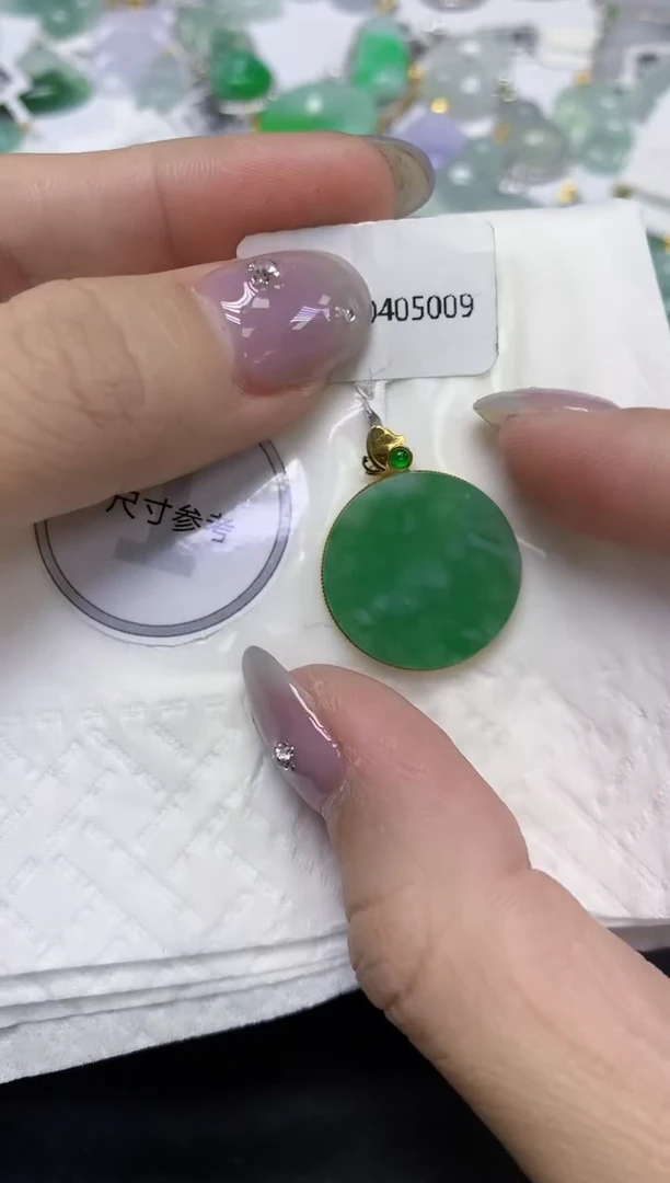 颈饰18K金镶嵌翡翠天然缅甸翡翠A货百元以上9元证书费自理