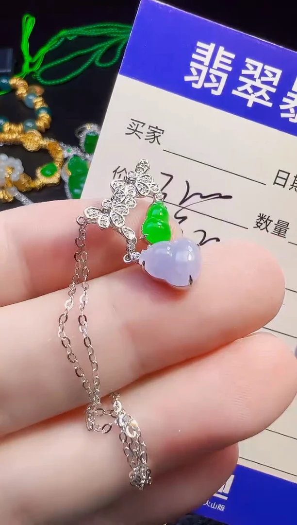 颈饰18K金镶嵌翡翠飞****粒翡翠