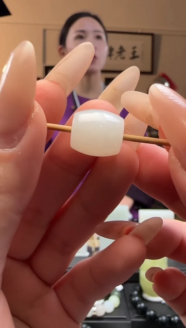 【闪购商品】和田玉极限弧未镶嵌手串