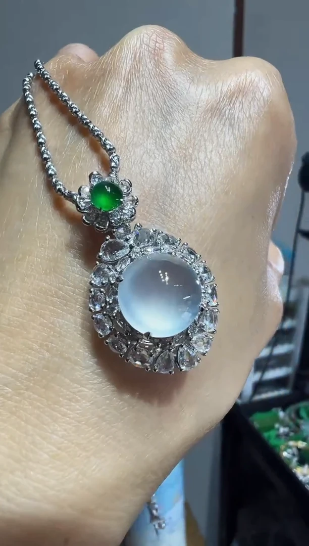 吊坠(不含链)18K金镶嵌翡翠蛋面