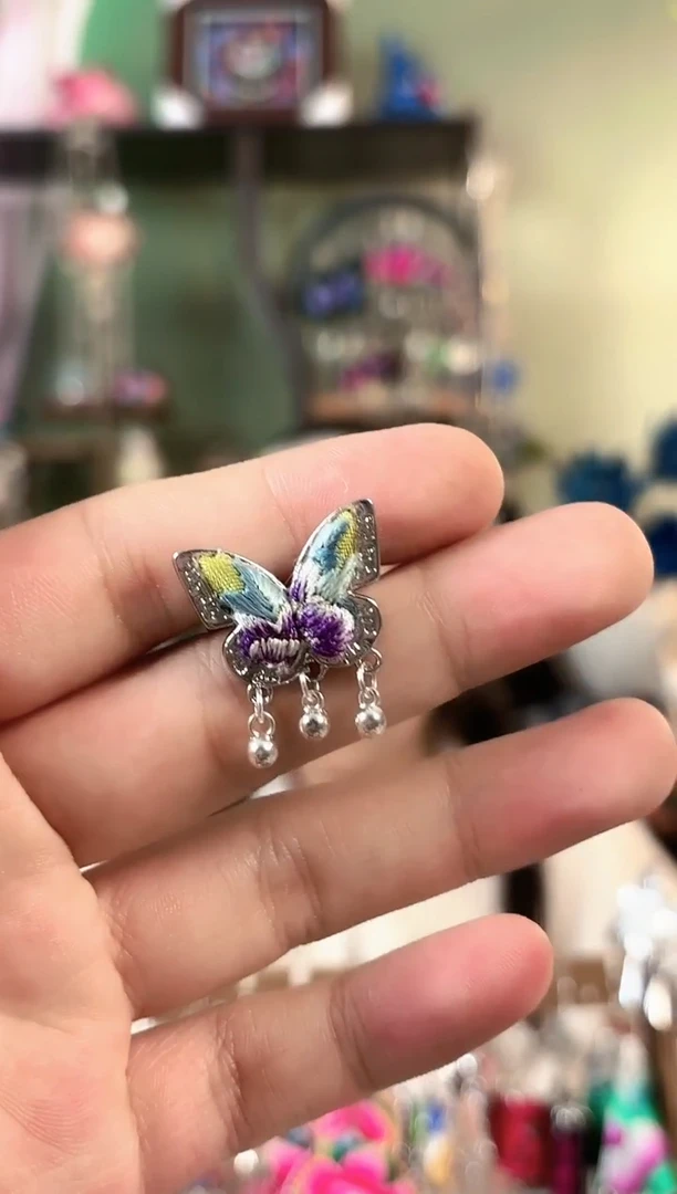 彩云南阁非遗老绣苗银饰品714