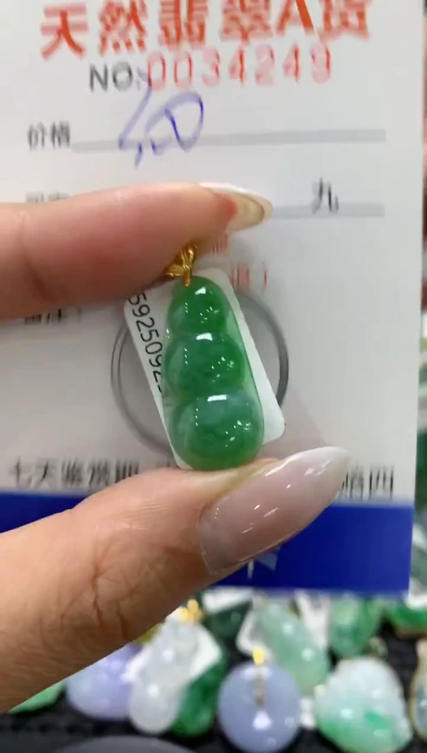 颈饰18K金镶嵌翡翠1111111111111111