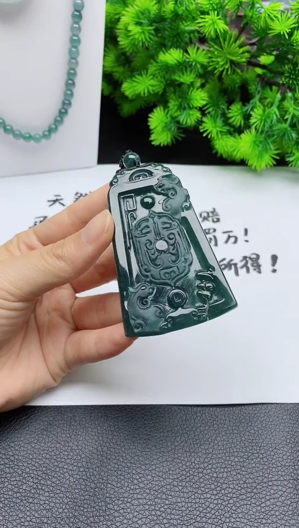 翡翠未镶嵌颈饰