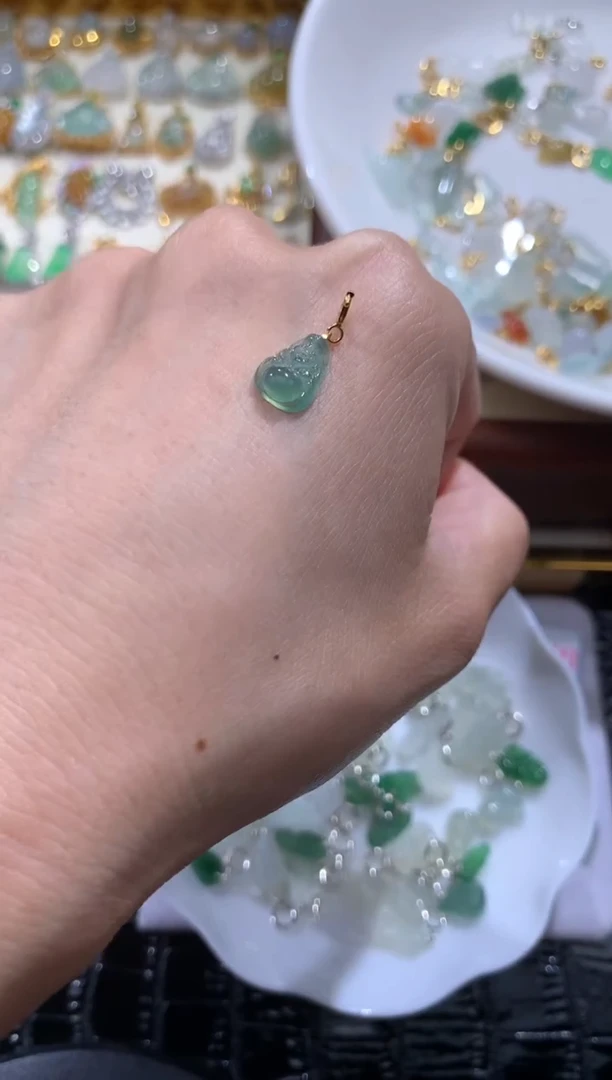 颈饰18K金镶嵌翡翠翡翠