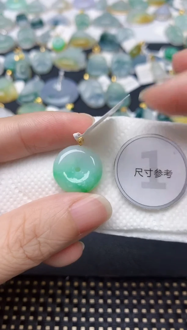 颈饰18K金镶嵌翡翠天然缅甸A货翡翠