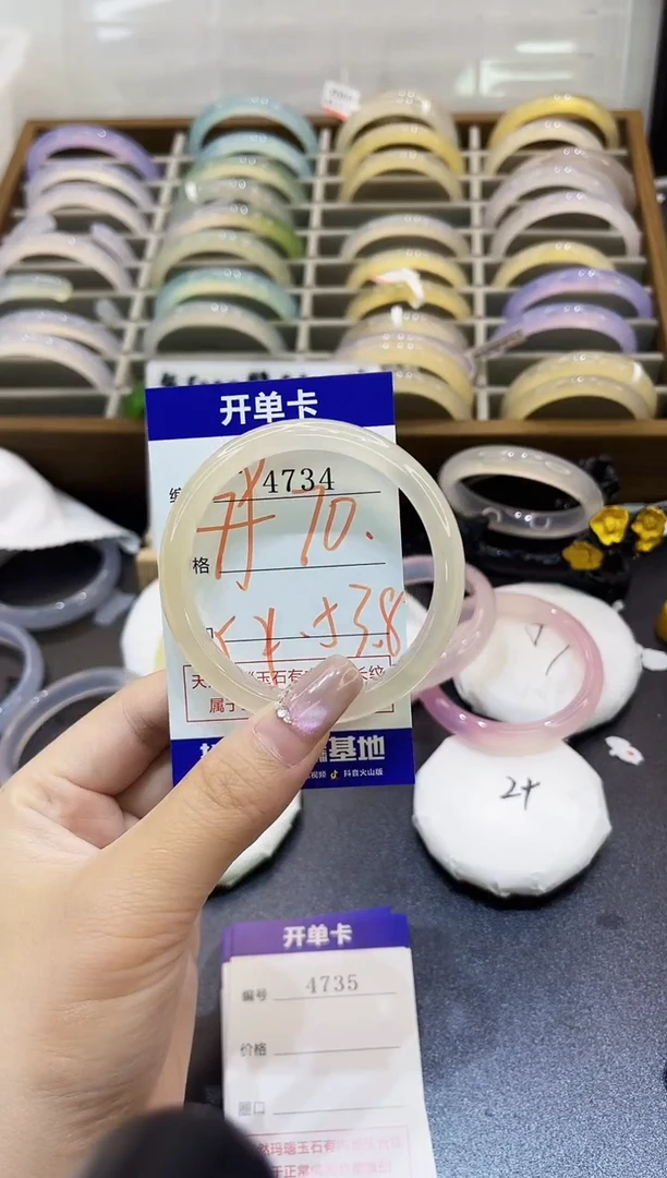 手镯玛瑙/玉髓未镶嵌红****?4734